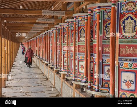 Tibetan Pilgrims Spinning Prayer Wheels Xiahe Gansu China Stock