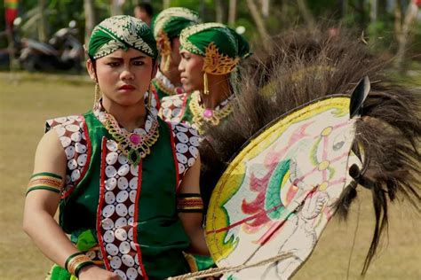 Klaim Budaya Indonesia Oleh Negara Lain Bangga Atau Kecewa