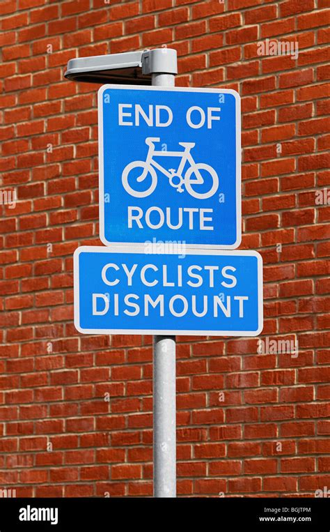 Cycle Lane Sign Hi Res Stock Photography And Images Alamy