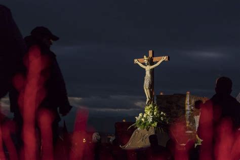 El Via Crucis Al Castillo De Ponferrada Revive La Leyenda Del Cristo