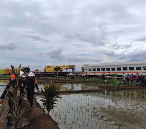 FOTO Begini Kondisi KA Turangga Dan KA Bandung Raya Usai Tabrakan Maut