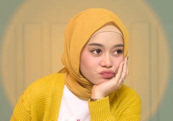 Hot Sexy Bibi Qairina Bikini Pics