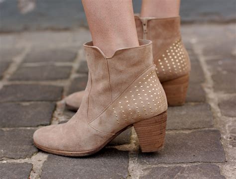 Back To Basics In Denim Shorts And Nude Boots THE STYLING DUTCHMAN