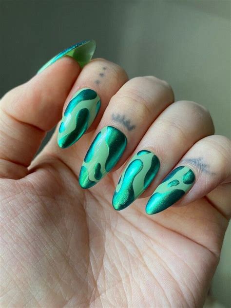 30 Beautiful Emerald Green Nails You Want To Copy Euphoria Nails