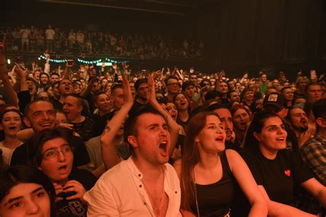 Entre exil et ferveur patriote les chanteurs russes divisés par le