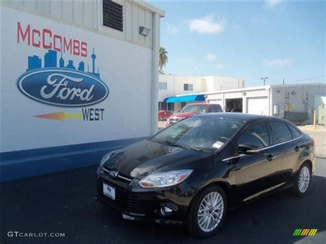 Tuxedo Black Metallic Ford Focus Sel Sedan Photo