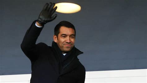 Van Bronckhorst Vergelijkt Rangers Met Feyenoord Grote Club Met Veel