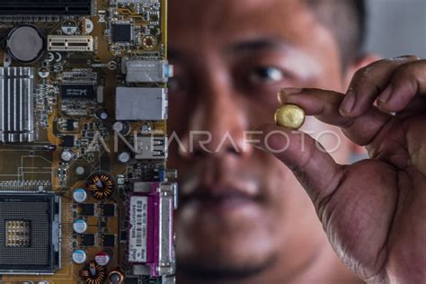 EMAS DARI LIMBAH ELEKTRONIK ANTARA Foto