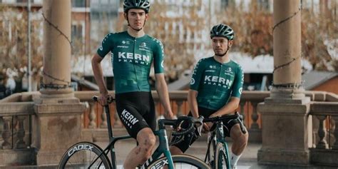 El Equipo Kern Pharma Presenta Su Maillot Para La Pr Xima Temporada