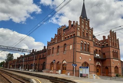 Dworzec W Nowych Skalmierzycach Niczym Neogotycka Katedra