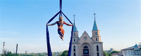 Танцы на полотнах в Курске (Aerial Silks) | Помогает развивать гибкость ...