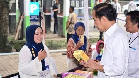 Silaturahmi Dengan Nasabah Mekaar Jokowi Tekankan Pentingnya Kerja