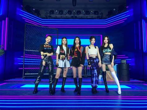 Itzy 、初の日本オリジナルシングル『voltage』リリース記念オンラインイベント実施 パワフルなダンスで初パフォーマンス 2022年4月7日 ｜ウーマンエキサイト 2 4