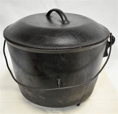 Antique Cast Iron Bean Pot Leg Cowboy Kettle Footed Cauldron W