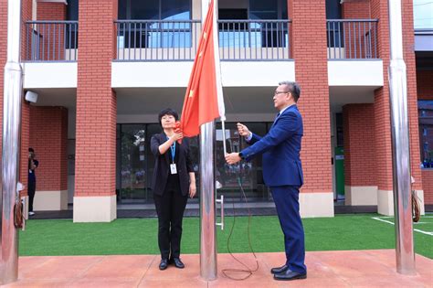 大灣區首家港澳子弟學校開學 — 識港