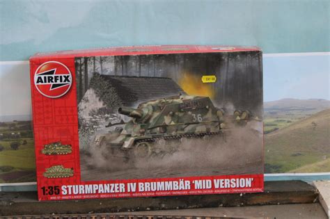 Airfix A1376 STURMPANZER IV BRUMMBAR MID VERSION UK Model Railway