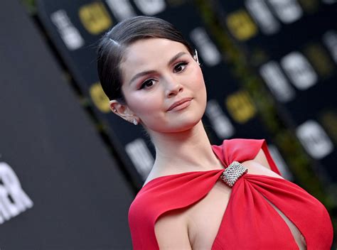 Selena Gomez Discusses Coping With Bipolar Disorder