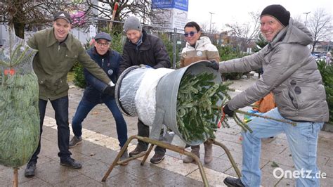 Lions Club verkauft in Weiden 150 Christbäume zugunsten von