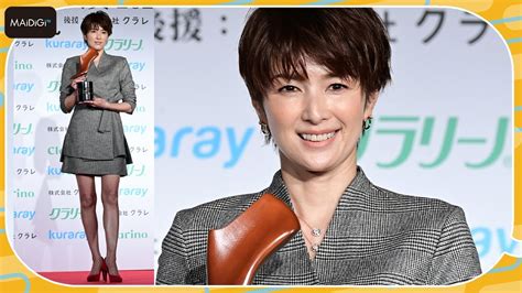 吉瀬美智子、超ミニスカで美脚全開！ 2度目の「美脚大賞」受賞 Magmoe