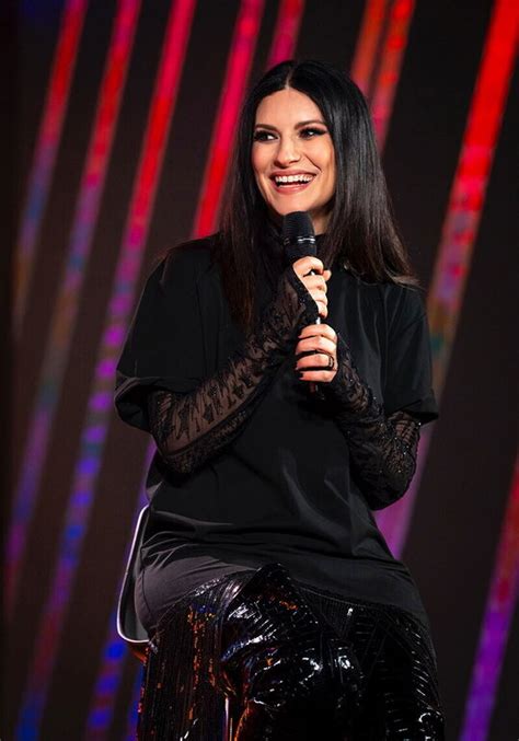 News RadioItalia Laura Pausini sceglie chi aprirà i suoi concerti