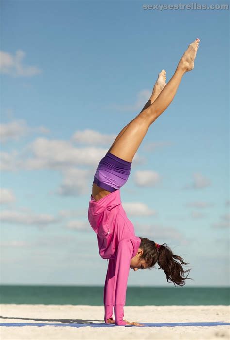 Nina Dobrev En Bikini En Seventeen Estrellas Sexys