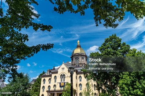 University Of Notre Dame Golden Dome Stock Photo - Download Image Now ...