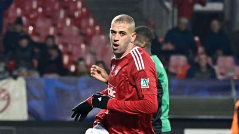 Islam Slimani Brest Attendait Plus De L Attaquant Alg Rien