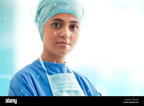 Close Up Portrait Of A Confident Female Surgeon Stock Photo Alamy