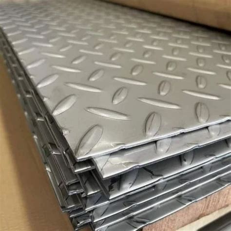 Rectangular Aluminium Chequered Plates Thickness 4 Mm At 250 Kg In