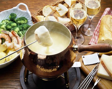 Fondue De Queijo Come Com O Que