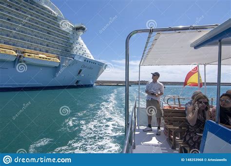 La Grande Oasis De Bateau De Croisi Re Des Mers A Amarr Le Port De