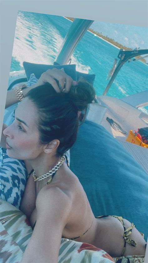 Malaika Arora Stuns In A Sexy Bikini On Maldives Vacay With Boyfriend Arjun Kapoor