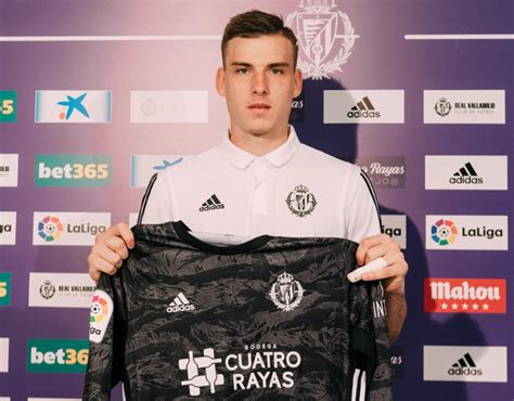 Andriy Lunin Nuevo Jugador Del Real Valladolid Trivial De Presentaci N