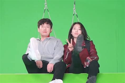 Watch Cho Seung Woo And Park Shin Hye Rehearse Epic Green Screen