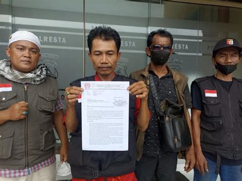 Ratusan Pedagang Pasar Larangan Bersama MADAS Luruk Kantor Bupati