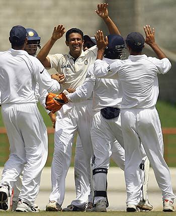 Anil Kumble Can T Believe His Luck After Dismissing Shivnarine