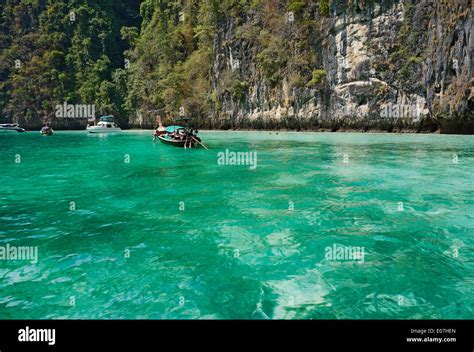 Thailand Tailândia Koh phi phi beach Stock Photo - Alamy