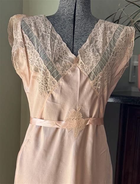 Vtg 1930s 1940s Peach Silk Lingerie Nightgown Slip Dress With Ecru Lace