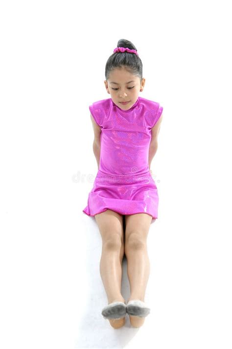 A Menina Nova Bonito Latino Na Dança E O Bailado Praticam Foto de Stock Imagem de latina