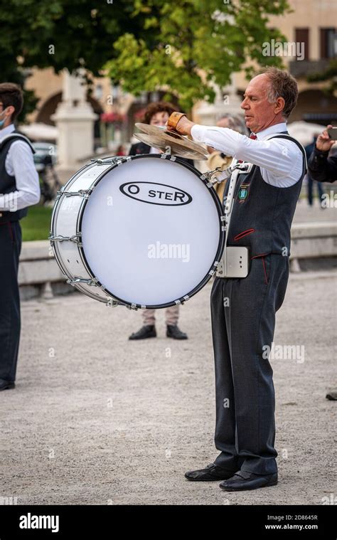 Bass drum marching band hi-res stock photography and images - Alamy