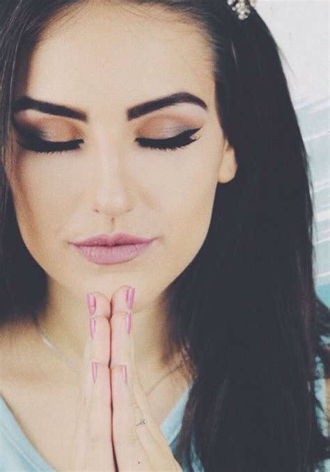 Kéfera Buchmann hands Naked Onlyfans