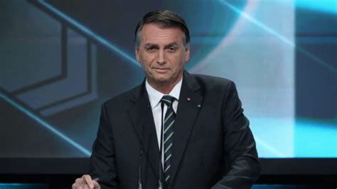 Bolsonaro chama Soraya Thronicke de estelionatária em debate