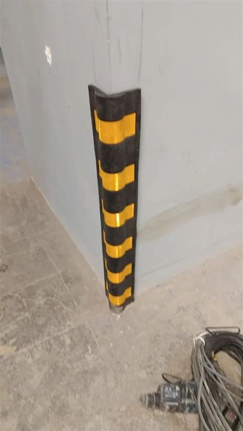 Black And Yellow L Shape Reflective Rubber Corner Guard Thickness