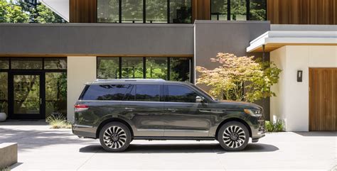 Lincoln Navigator IV (facelift 2021) SWB 3.5 V6 (440 Hp) 4x4 SelectShift