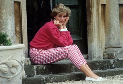 25 Beautiful Photos Of Princess Diana At Home In The 1980s Vintage News Daily