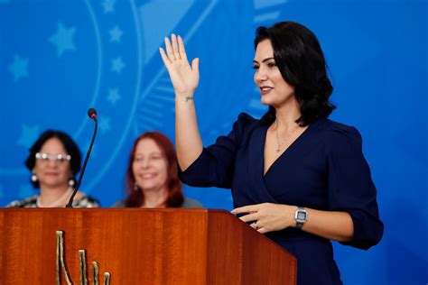 Michelle Discursa Em Libras No Dia Nacional Do Surdo Michel Teixeira