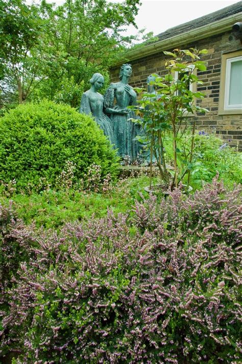 Bronte Sisters Statue in the Gardens of the Bronte Museum in Haworth ...