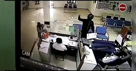 Trending Bank Robbery Video In Rajasthan Caught In Cctv Goes Viral