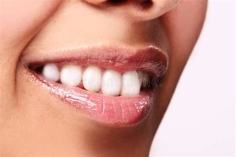 278 Bouche De Sourire De Femme Avec De Grandes Dents Photos Libres De