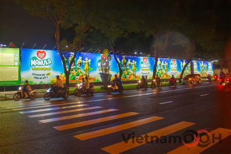 hang rao cau vuot hoarding ooh viet nam